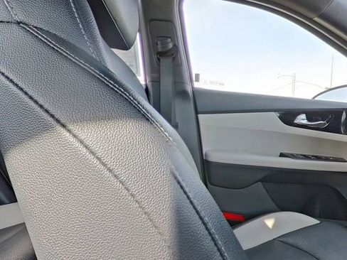 Used 2020 Kia Forte EX image 28