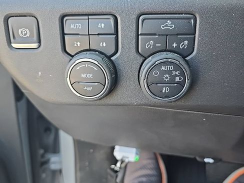 Used 2024 Chevrolet Silverado 1500 LT Trail Boss w/ Protection Package AWD/4WD image 13