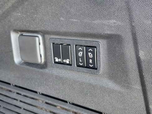 Used 2021 Chevrolet Tahoe Premier w/ Premium Package image 31