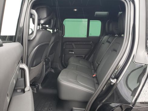 New 2026 Land Rover Defender 110 X-Dynamic SE image 11