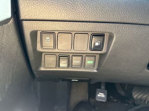 Used 2018 Nissan Rogue S AWD/4WD image 28