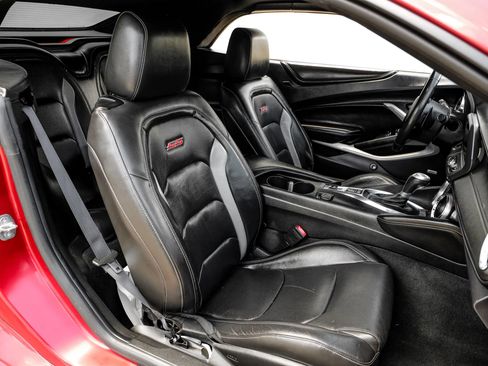Used 2016 Chevrolet Camaro SS RWD image 34