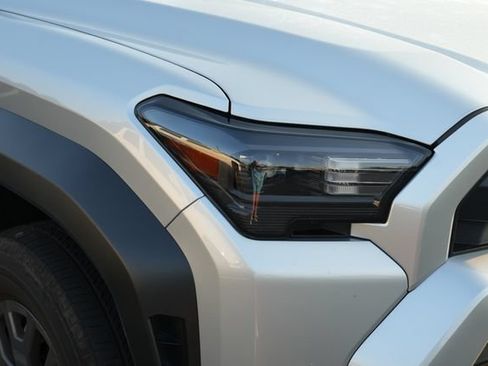 Used 2025 Toyota 4Runner SR5 AWD/4WD image 10