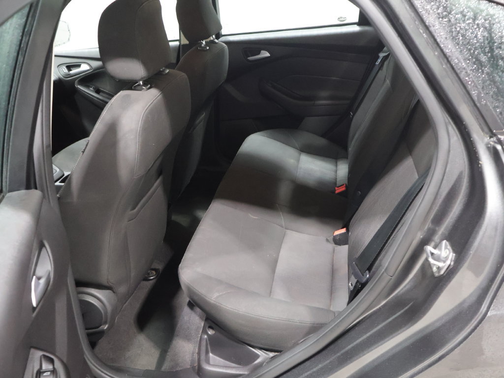Used 2015 Ford Focus SE FWD image 17