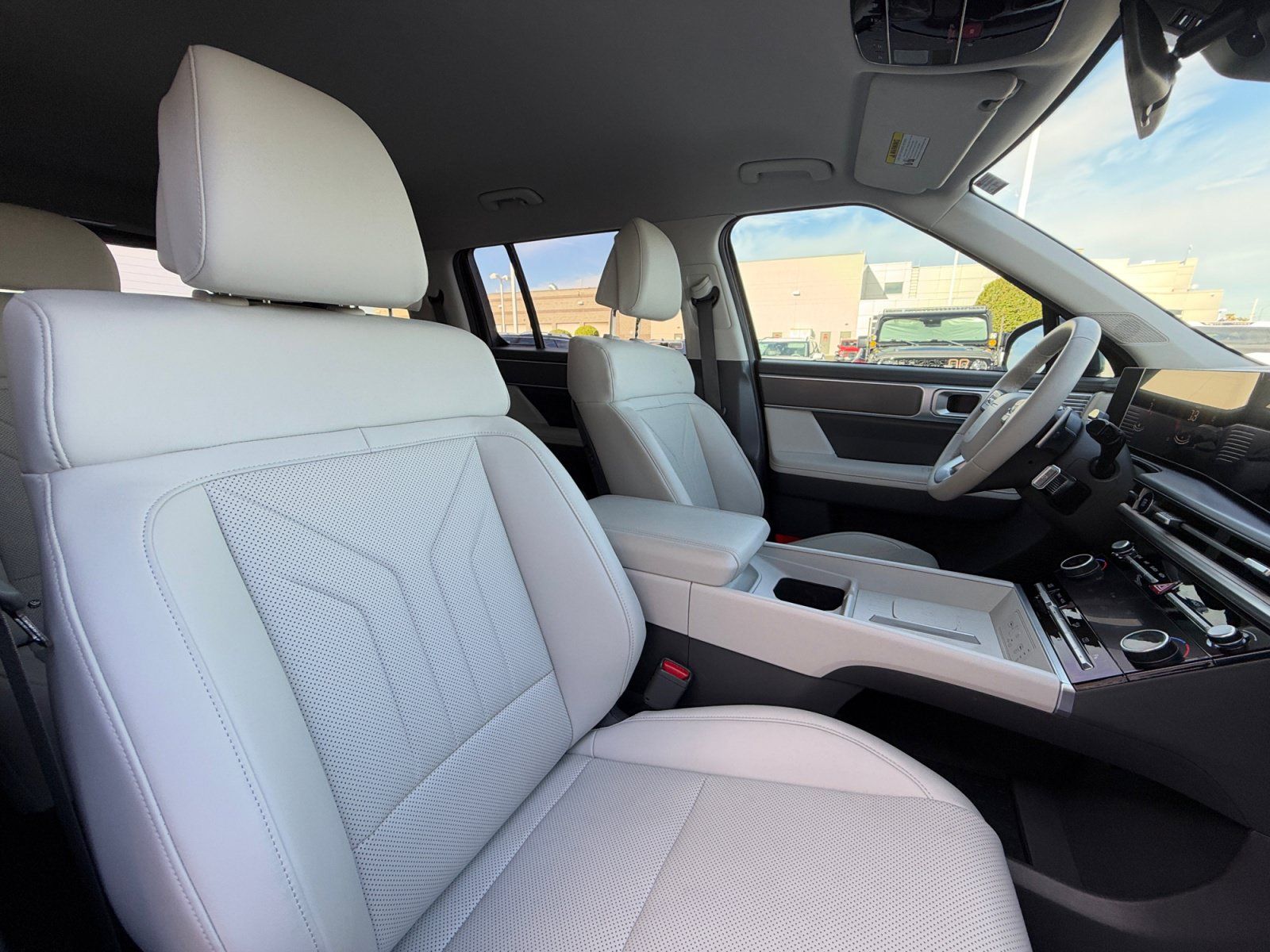 Used 2025 Hyundai Santa Fe SEL FWD image 18