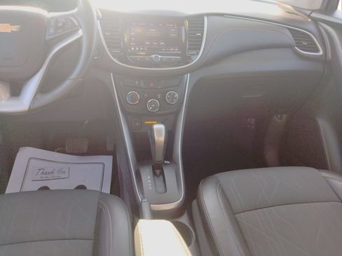 Used 2022 Chevrolet Trax LT w/ LT Convenience Package AWD/4WD image 11