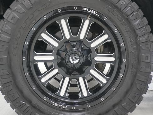 Used 2018 Toyota Tundra SR5 w/ SR5 Upgrade Package AWD/4WD image 27