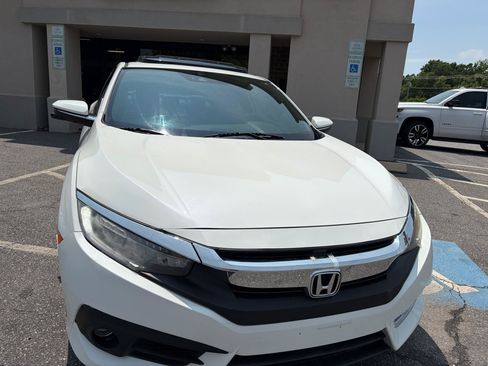 Used 2017 Honda Civic Touring image 2