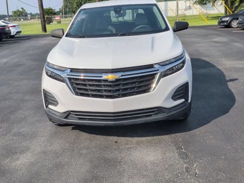 Used 2022 Chevrolet Equinox LS w/ LS Convenience Package FWD image 3