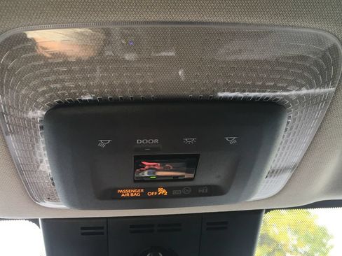 Used 2025 Toyota Prius LE FWD image 14