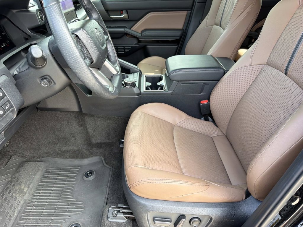 Used 2025 Toyota 4Runner Limited AWD/4WD image 10