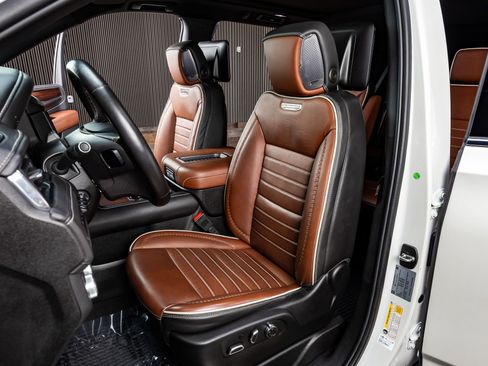 Used 2023 GMC Yukon XL Denali Ultimate image 30