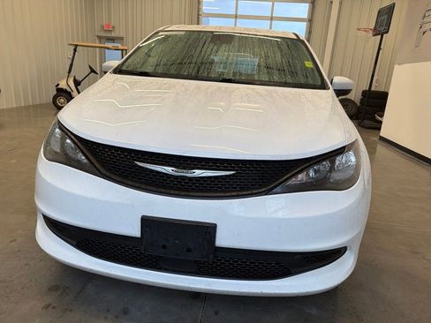 Used 2022 Chrysler Pacifica Limited FWD image 8