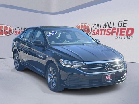 Used 2023 Volkswagen Jetta SE w/ Panoramic Sunroof Package image 1