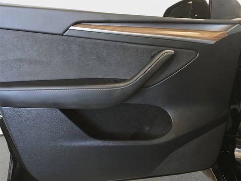 Used 2023 Tesla Model Y Long Range image 25