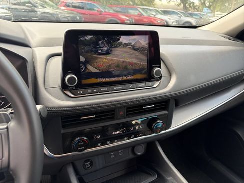 Used 2025 Nissan Rogue SV FWD image 14