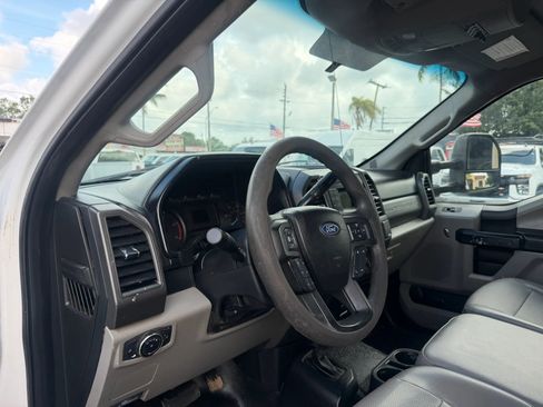 Used 2017 Ford F550 4x4 Crew Cab Super Duty image 9