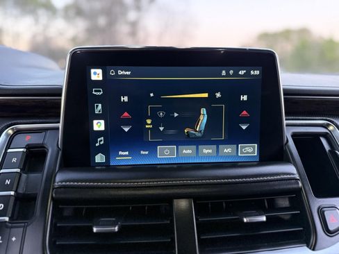 Used 2022 Chevrolet Suburban Premier w/ Premium Package image 46