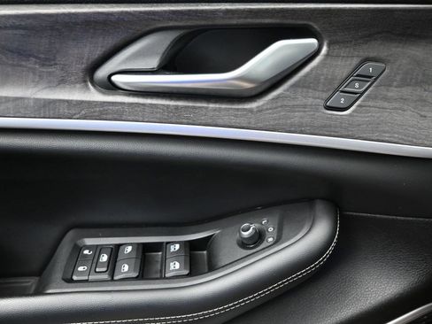 Used 2023 Jeep Grand Cherokee 4WD 4xe image 14