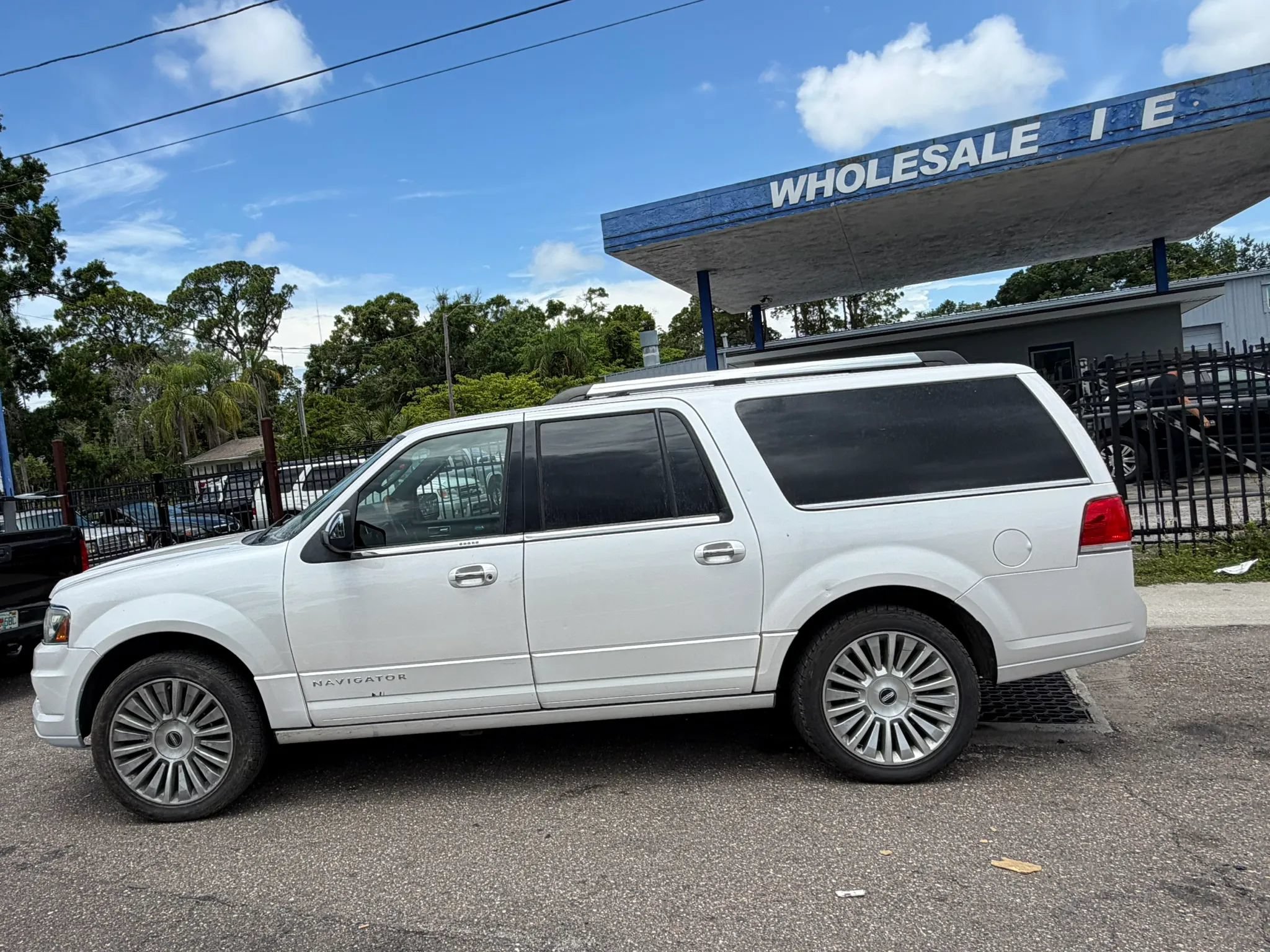 Used 2017 Lincoln Navigator L Select AWD/4WD image 5