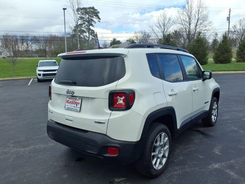 Used 2022 Jeep Renegade Latitude AWD/4WD image 5