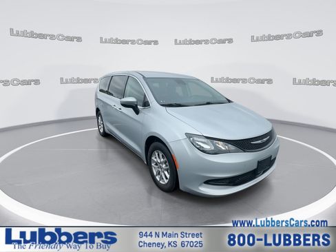 Used 2023 Chrysler Voyager LX FWD image 2