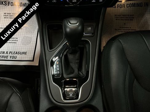 Used 2019 Jeep Cherokee Limited w/ Luxury Group image 27