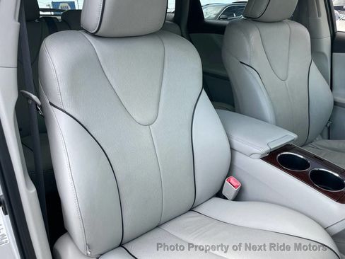 Used 2010 Toyota Venza FWD image 17