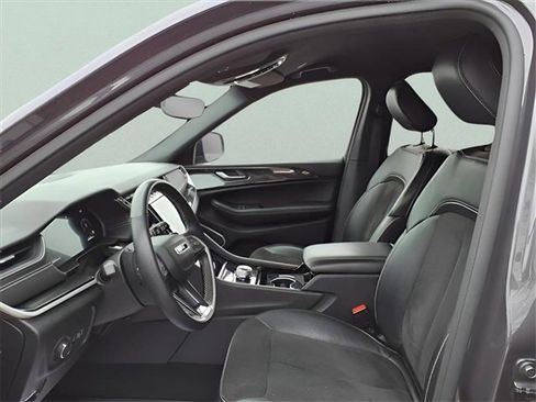 Used 2022 Jeep Grand Cherokee L Altitude image 12