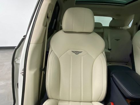Used 2024 Bentley Bentayga image 25