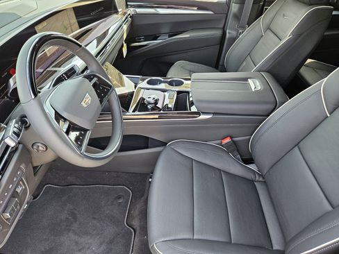 New 2026 Cadillac Escalade Luxury w/ Touring Package AWD/4WD image 9