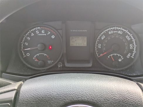 Used 2017 Toyota Tacoma SR image 29