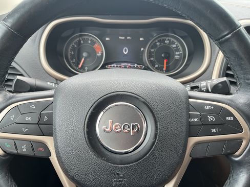 Used 2016 Jeep Cherokee Limited AWD/4WD image 13