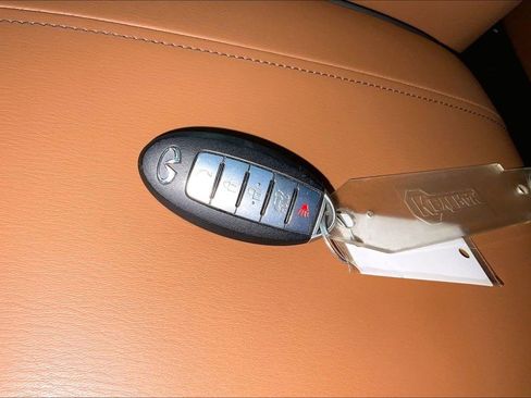 Used 2024 INFINITI QX80 Sensory AWD/4WD image 13