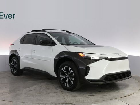 Used 2025 Toyota bZ4X FWD image 4