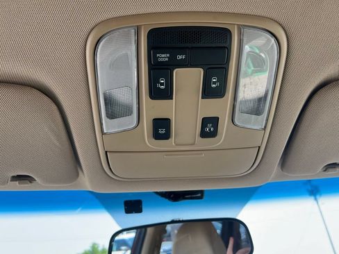 Used 2015 Kia Sedona LX w/ LX Convenience Package FWD image 23