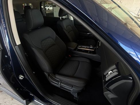 Used 2025 Nissan Pathfinder SV image 39