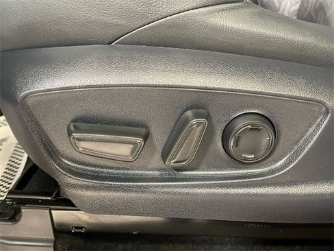 Used 2025 Toyota Tacoma Limited image 12