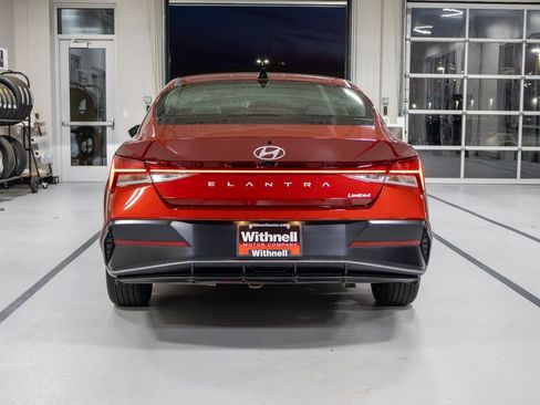 Certified 2025 Hyundai Elantra Limited image 8