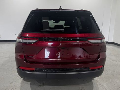 Used 2025 Jeep Grand Cherokee Altitude image 25