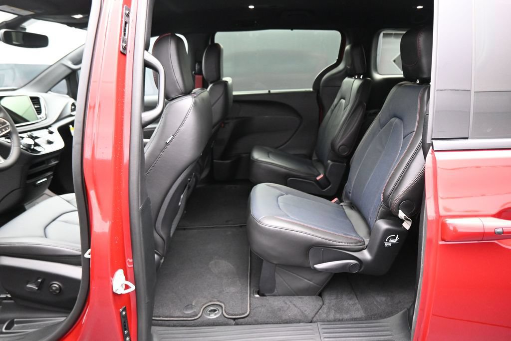 New 2027 Chrysler Pacifica Select FWD image 26