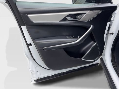 Used 2024 Jaguar F-PACE R-Dynamic S image 28