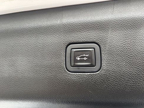 Used 2023 Buick Enclave Essence image 22