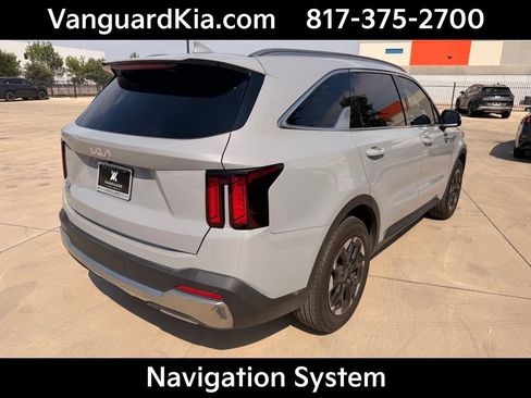 Certified 2025 Kia Sorento S w/ Panoramic Sunroof Package FWD image 4
