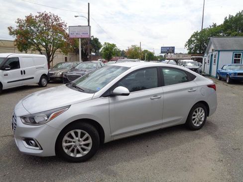 Used 2022 Hyundai Accent SEL FWD image 3