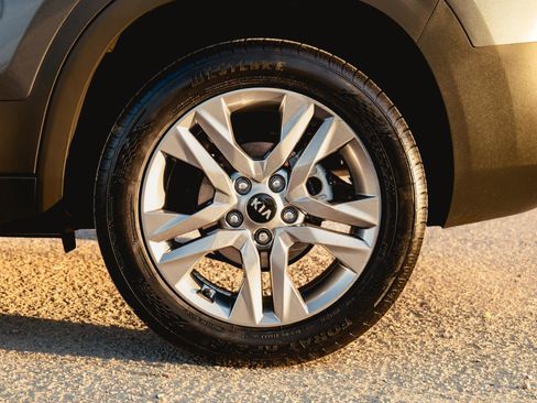 Used 2021 Kia Seltos S image 2