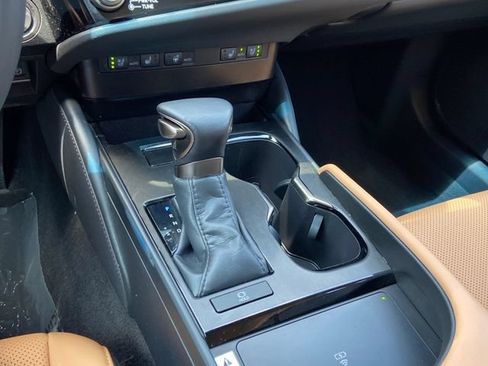 Certified 2023 Lexus ES 250 w/ Premium Package AWD/4WD image 22