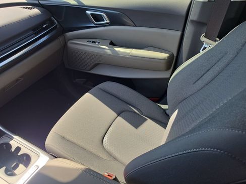 New 2027 Kia Carnival LX FWD image 15