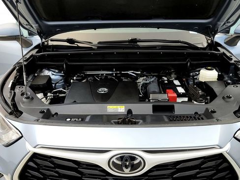 Used 2022 Toyota Highlander XLE AWD/4WD image 15