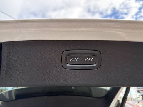 Used 2020 Volvo XC90 T5 Momentum AWD/4WD image 9